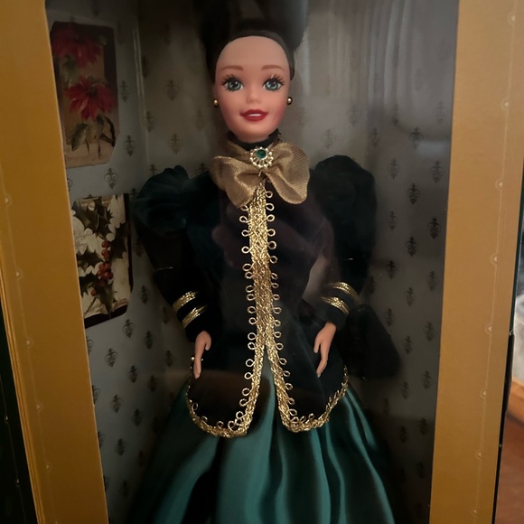 Yuletide Romance 1996 Mattel
Barbie Hallmark Special Edition Doll - Picture 4 of 8